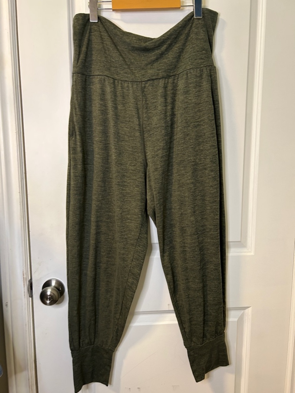 121. aerie Olive Green High-Rise Track Joggers